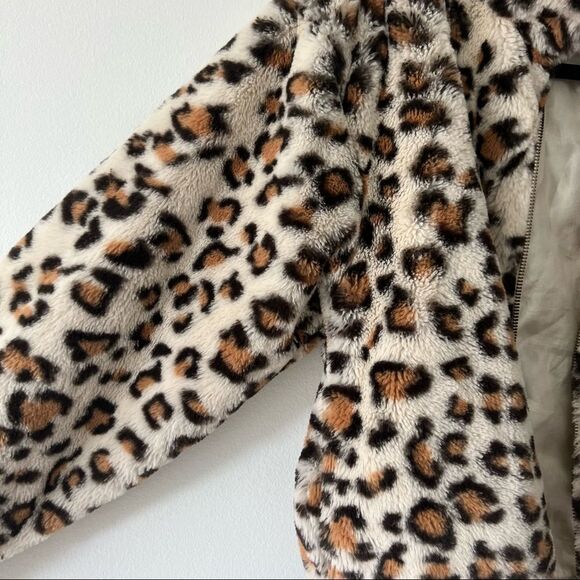 Victoria's Secret Know One Cares Cropped Leopard Fuzzy Puffer Bomber Jacket XS - Picture 4 of 6